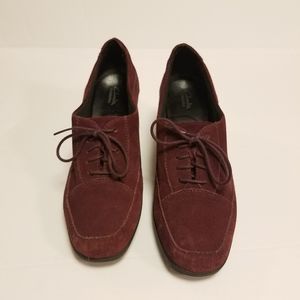 Clarks bendable suede lace up shoes, Size 8.5W
